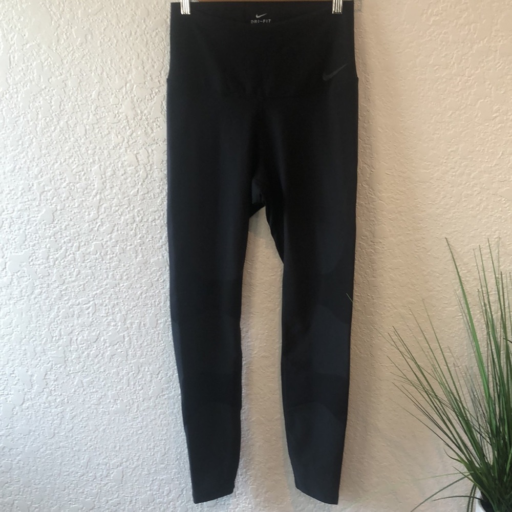 Nike Women's dry fit leggings moto